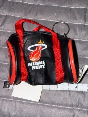 MIAMI HEAT KEY CHAIN